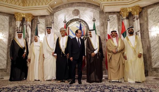 (From L–R) Abdullatif Al-Zayani, secretary-general of the Gulf Cooperation Council (GCC), Kuwaiti Emir Sabah Al-Ahmed Al-Jabir Al-Sabah, Qatar's Emir Sheikh Tamim Bin Hamad Bin Khalifa Al Thani, Sayyid Shihab Bin Tariq Al Sa’id, representative of Sultan Qaboos Bin Sa’id Al Sa’id of Oman, French President François Hollande, King Salman Bin Abdulaziz of Saudi Arabia, Bahraini King Hamad Bin Isa Al Khalifa, Sheikh Mohammed Bin Rashid Al Maktoum, Vice President and Prime Minister of the UAE and Ruler of Dubai, pose for a group photograph before the opening of the GCC advisory summit in Riyadh, Saudi Arabia, on May 5, 2015. (EPA/Christophe Ena/Pool)