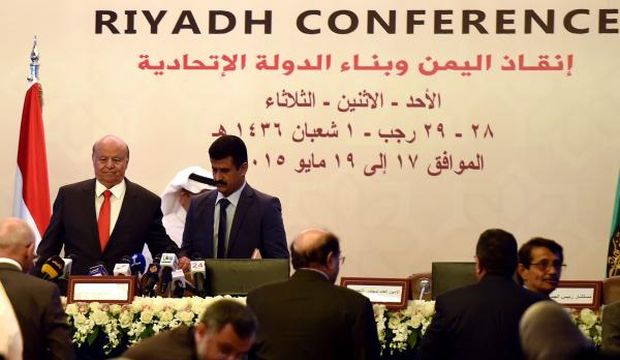 Yemen's President Abd Rabbuh Mansur Hadi (L) attends the opening of a conference on Yemen in the Saudi capital Riyadh, on May 17, 2015. (AFP Photo/Fayez Nureldine)