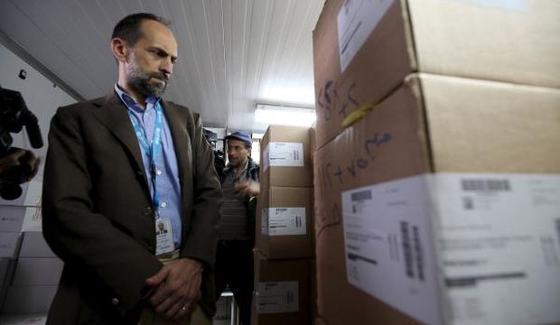 UNICEF representative in Yemen Julien Harneis visits a vaccination storage center at the Ministry of Health in Sana’a on May 27, 2015. (Reuters/Mohamed Al-Sayaghi)