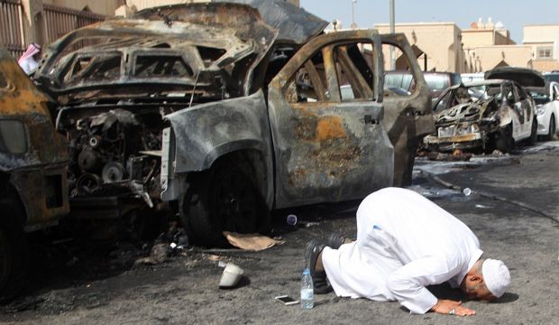 The relative of a victim prays at the site of a suicide bombing that targeted the Shi'ite Al-Anoud mosque in the Saudi coastal city of Dammam on May 29, 2015. (AFP)