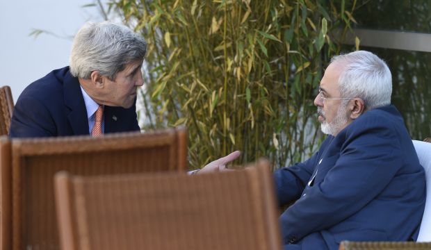 US Secretary of State John Kerry and Iranian Foreign Minister Mohammad Javad Zarif in Geneva on May 30, 2015. (AP Photo/Susan Walsh, Pool)