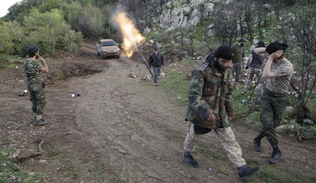 Rebel fighters fire mortar shells at the frontline in Jabal Al-Akrad in Syria's northwestern Latakia province, on April 29, 2015. (Reuters/Khalil Ashawi)