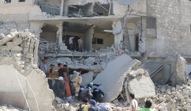 Civil defense members and residents search for survivors at a site hit by what activists said was a barrel bomb dropped by forces of Syria's President Bashar Al-Assad, in the old city of Aleppo on May 26, 2015. (Reuters/Abdalrahman Ismail)
