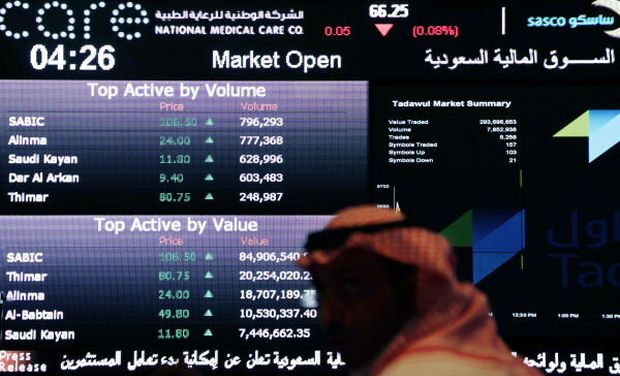 A Saudi man looks at stocks at the Tadawul Saudi Stock Exchange, in Riyadh, Saudi Arabia, on June 15, 2015, as the 585 billion US dollar exchange opened up to direct foreign investment for the first time on Monday. (AP Photo/Hasan Jamali)