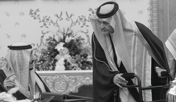Custodian of the Two Holy Mosques Saudi King Salman Bin Abdulaziz (L) and Prince Saud Al-Faisal (R) attend a meeting in Riyadh. (Asharq Al-Awsat)