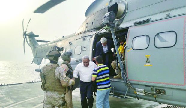 Yemen’s Minister of Transport Badr Mubarak Ba-Salma (C) arrives on an Emirati ship anchored at a seaport in Aden, Yemen, on July 17, 2015. (Asharq Al-Awsat)