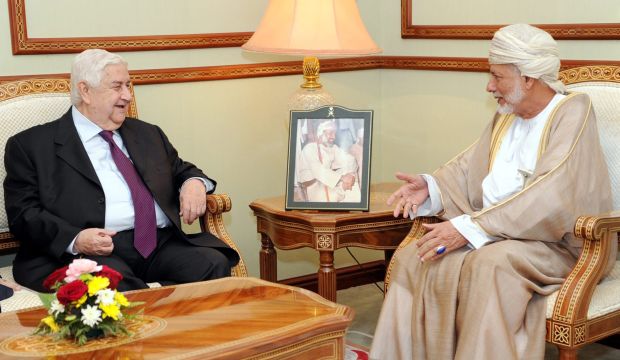 Omani Foreign Minister Yusuf Bin Alawi (R) meets with Syrian Foreign Minister Walid Al-Mouallem (L) in Muscat, Oman, on August 6, 2015. (EPA/HAMID AL-QASMI)