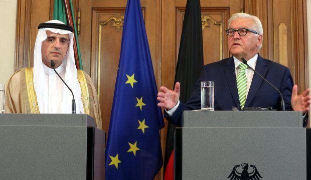 German Foreign Minister Frank-Walter Steinmeier (R) and his Saudi counterpart Adel Al-Jubeir (L) speak during a news conference in Berlin, Germany, on August 10, 2015. (EPA/WOLFGANG KUMM)