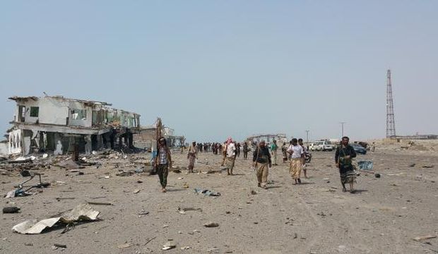 Southern Popular Resistance fighters gather in the Al-Alam entrance of Yemen's southern port city of Aden, after taking control of the area from Houthi fighters, on July 31, 2015. (Reuters/Stringer)