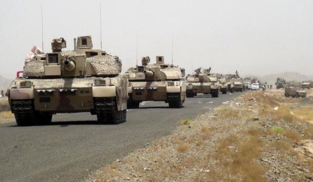 Tanks of fighters loyal to Yemen's President Abd Rabbuh Mansur Hadi are seen on a road leading to the Al-Anad military base in the country's southern province of Lahj, on August 3, 2015. (Reuters/Stringer)