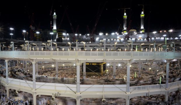 Muslim pilgrims circle counterclockwise Islam's holiest shrine, the Kaaba, at the Grand Mosque in Saudi Arabia's holy Muslim city of Mecca late on September 26, 2015. (AFP PHOTO/MOHAMMED AL-SHAIKH)