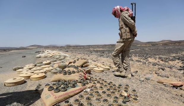 A soldier loyal to Yemen's government stands next to mines planted by Houthi militias in locations where they had controlled the frontline in the province of Ma’rib, Yemen, on October 4, 2015. (Reuters/Stringer) 