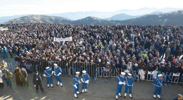 tens of thousands  gathered for the burial of Hocine Aït Ahmed