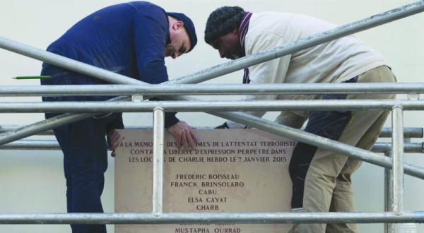 “Charlie Hebdo” Commemorates Attacks with Offensive Cartoon