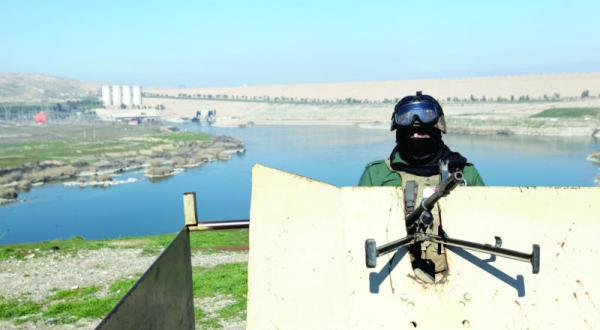 Peshmerga trooper gurds the Mosul Dam- Rueturs