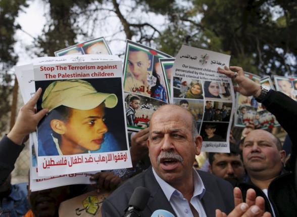 Hussein Abu Khudair (C), father of murdered Palestinian teenager Mohammed Abu Khudair, takes part in a protest outside the Jerusalem District Court, in this November 30, 2015 file photo. REUTERS/Ammar Awad/Files