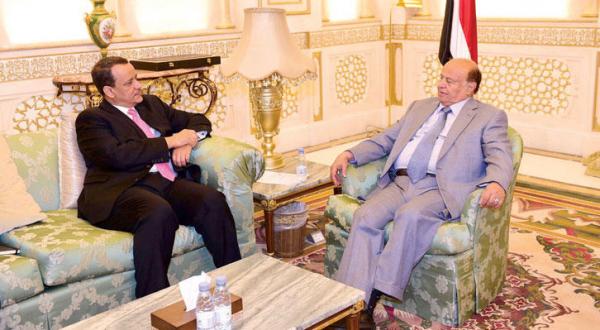 President Hadi, while receiving the U.N. Yemeni Special Envoy Ismail Ould Cheikh Ahmed in Riyadh,- Asharq Al-Awsat