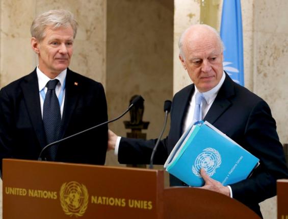 Staffan de Mistura (R) United Nations Special Envoy for Syria arrives with his special advisor Jan Egeland for a news conference after a meeting of the Task Force for Humanitarian Access at the U.N. in Geneva, Switzerland, March 4, 2016.  REUTERS/Denis Balibouse