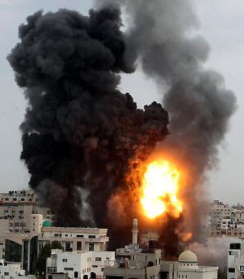 Israeli air strikes hit Hamas HQ in Gaza