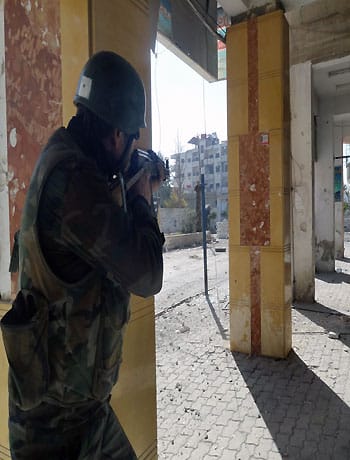 Army bombs Damascus suburbs, Putin in Ankara talks