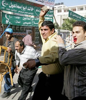 Islamists build strength in Egyptian parliament