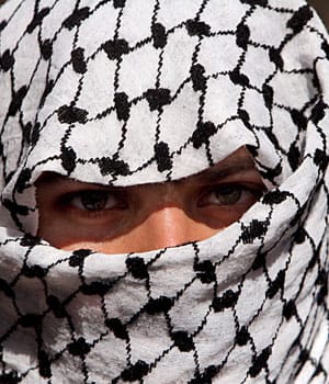 Palestinians let militants back into Gaza through crossing with Egypt, Israel threatens sanctions