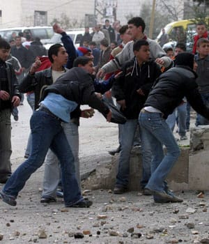 Egyptian diplomat kidnapped by masked gunmen in Gaza