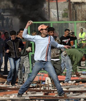 Israeli soldier killed in West Bank raid, five Palestinian militants arrested