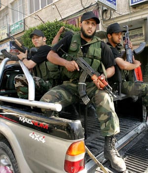 Abbas, Hamas mount rival shows of force in Gaza