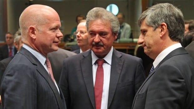EU drops arms embargo on Syrian rebels