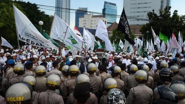 Muslims in Myanmar Barricade Village as Attacks Spread