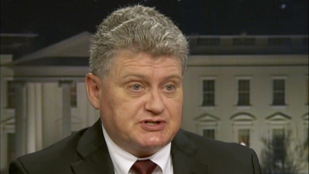 Snowden’s father gets visa to visit son in Russia