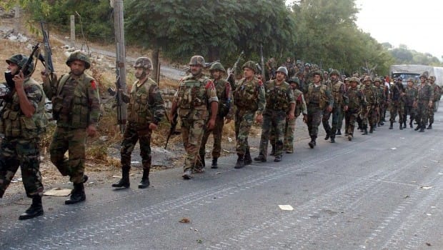 Syria: Rebels and government forces fight for coast and Iraqi border city