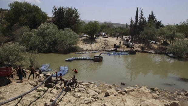 Smuggling bonanza on Turkish border as Syrian war drags on