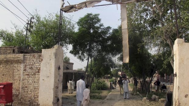 Suicide bomber kills Pakistani provincial law minister, 7 others