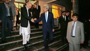 Kerry in Afghanistan for urgent security talks