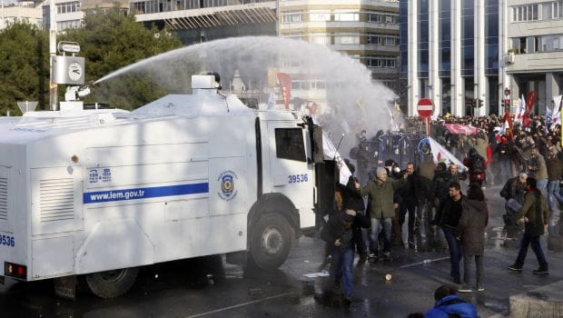Turkey removes another 25 police chiefs over graft inquiry—media