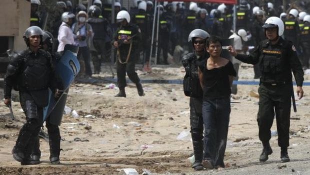 4 dead after Cambodian police fire on protesters