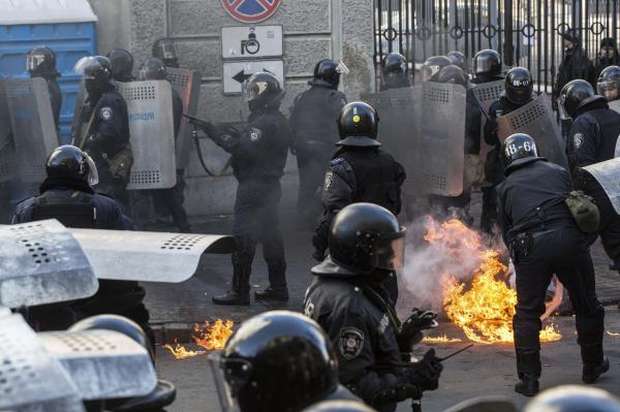 Protesters clash with police near Ukraine’s parliament