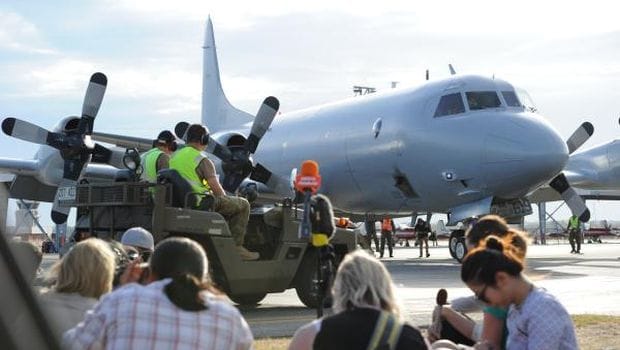 Chinese plane sees floating “white objects” in search for Malaysian jet