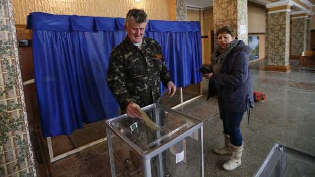 Crimea votes on whether to secede from Ukraine