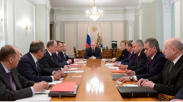 Russia agrees to turn over some weapons to Ukraine
