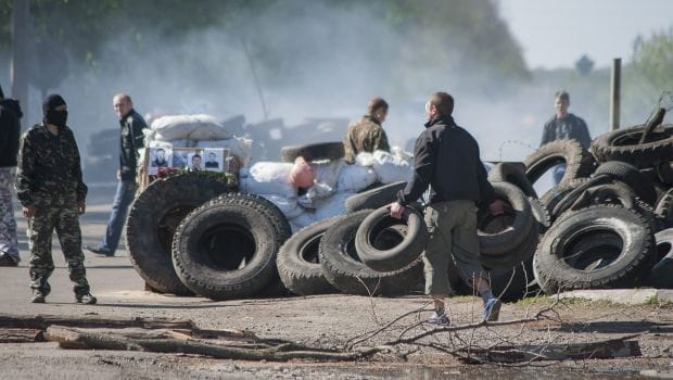 Ukraine forces kill up to five rebels, Russia starts drill near border