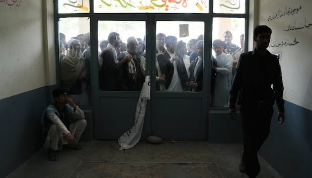 Afghans vote in landmark poll, undeterred by threats