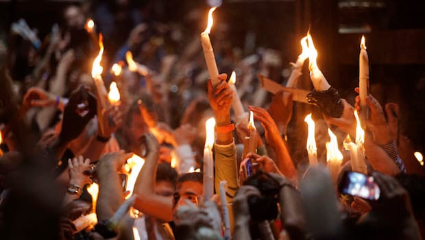 Holy fire ceremony draws thousands in Jerusalem