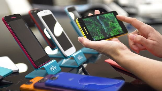 Edward Snowden to Help Develop a Safer Phone for Journalists