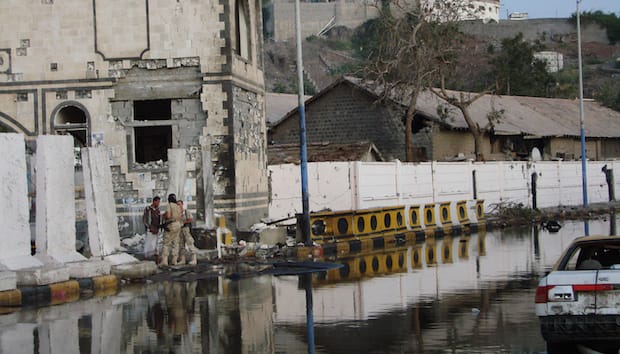 Suicide attack strikes Yemeni Army’s Aden headquarters