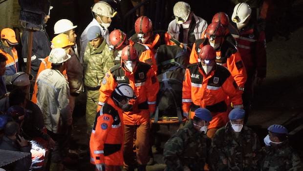 Fire in Turkish mine delays rescue work