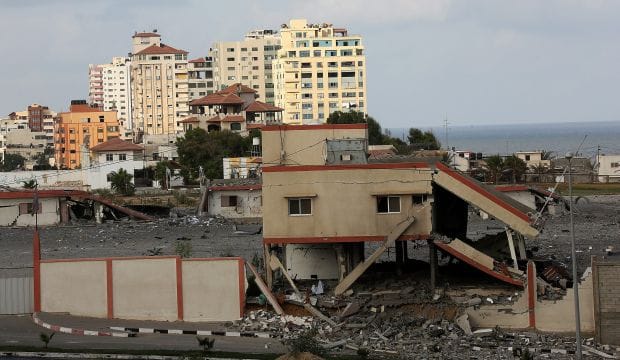 Israeli commandos clash with Hamas militants on sixth day of Gaza offensive