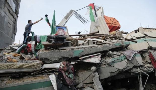 Israel strikes house of Hamas Gaza leader, digs in for long fight